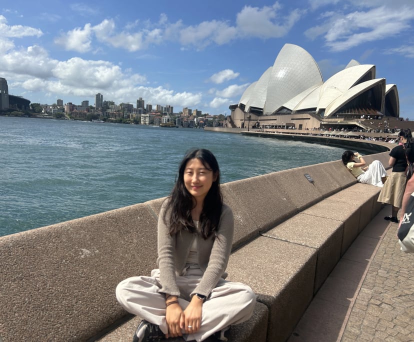 Mia (31), $300, Non-smoker, No pets, and No children