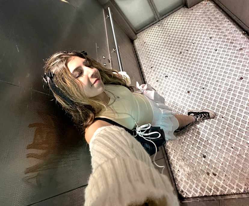 Pippa (23), $350, LGBTQIA+, Non-smoker, Have pets, and No children