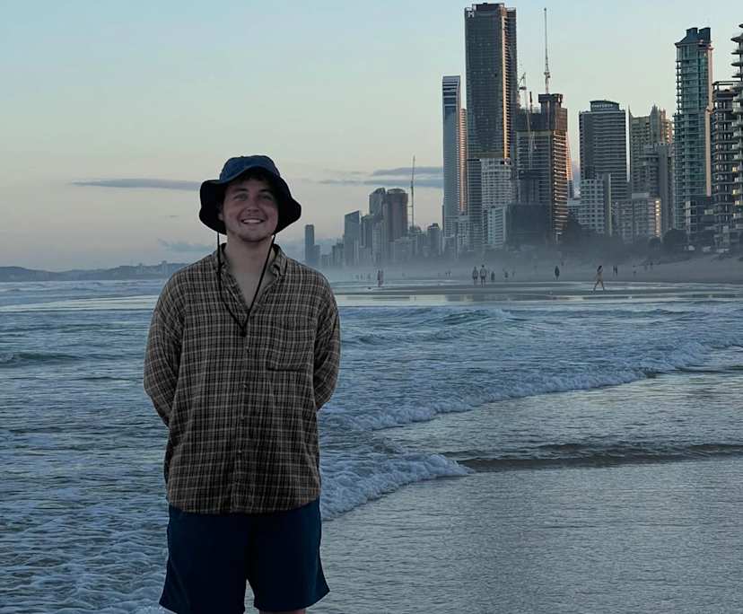 Alex (25), $350, Non-smoker, No pets, and No children