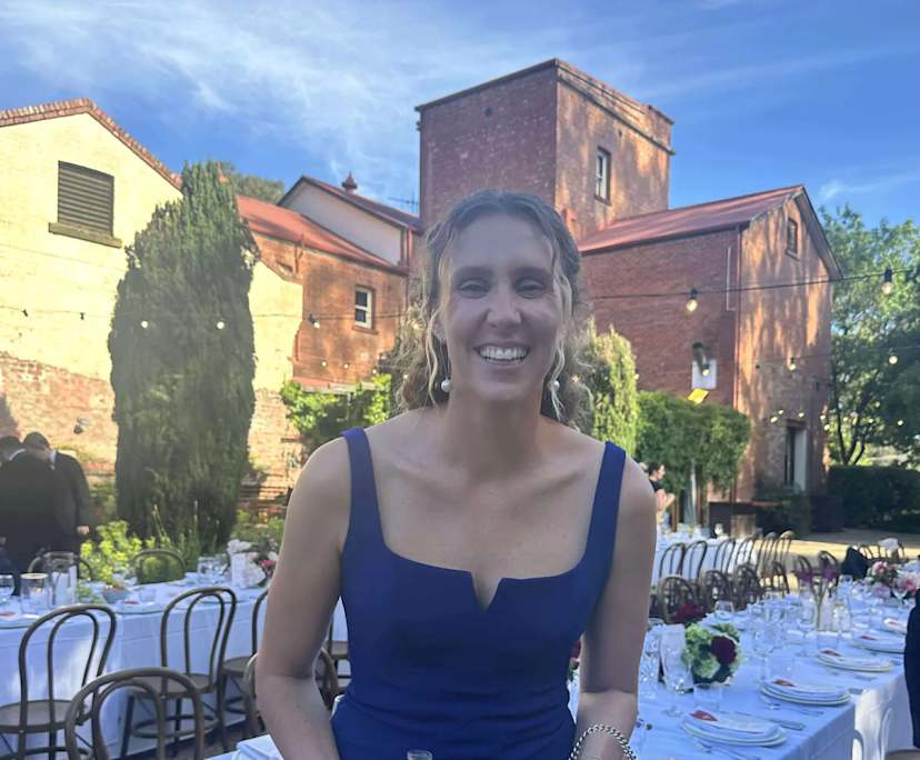 Courtney (31), $400, Non-smoker, No pets, and No children