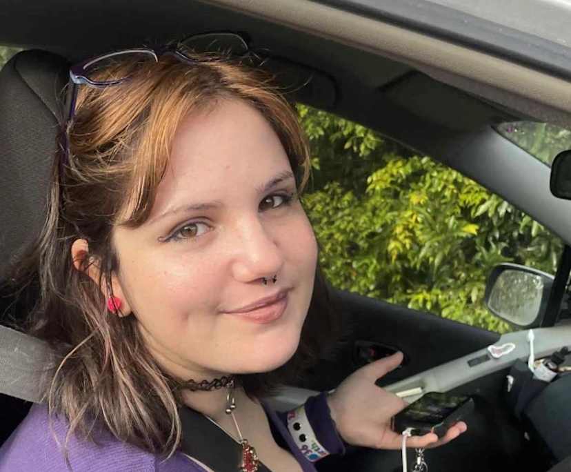 Rochi (23), $370, LGBTQIA+, Non-smoker, No pets, and No children