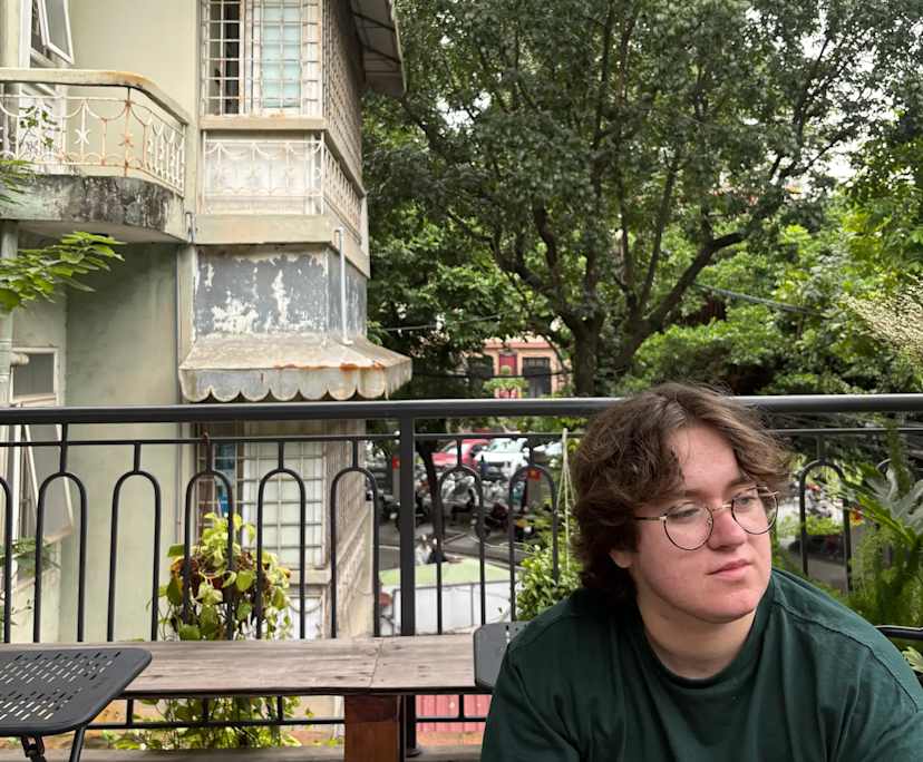 Alex (22), $400, LGBTQIA+, Non-smoker, No pets, and No children