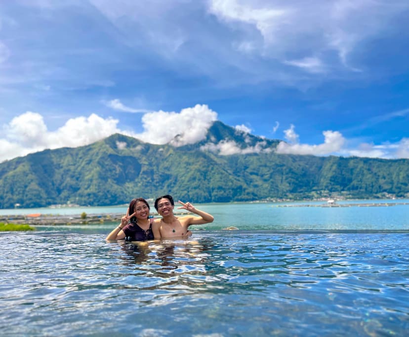 Rina (26) and Bagus (29), $400, 