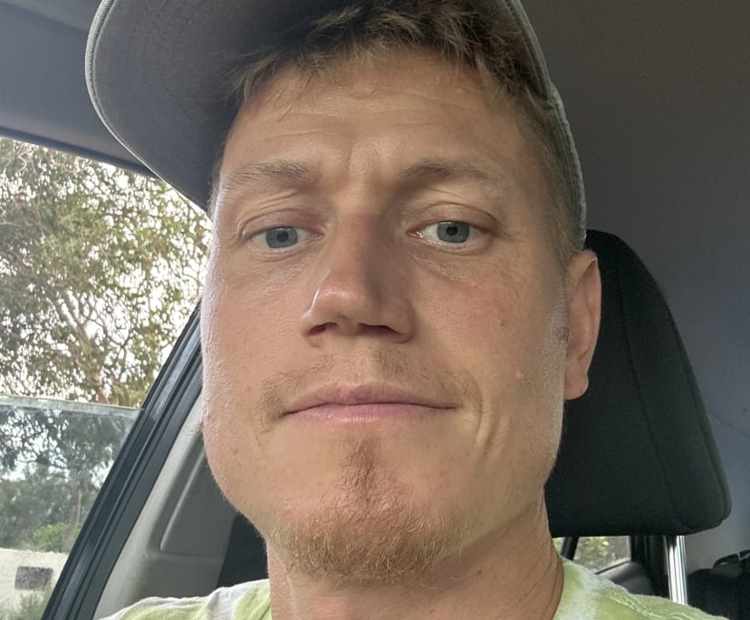 Pavel (39), $400, Non-smoker, No pets, and No children