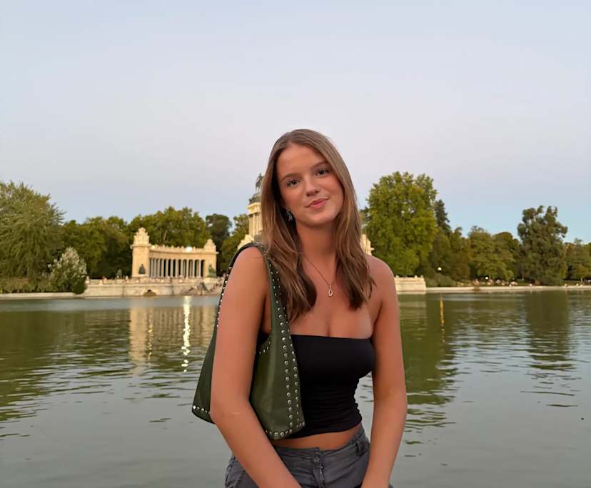Marie (19), $350, Non-smoker, No pets, and No children