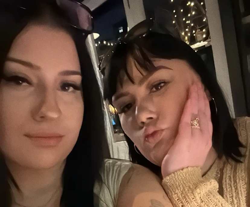 Star (20) and Ana (18), $300, Non-smoker, Have pets, and No children