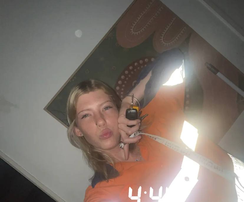 Kelsey (19), $300, Non-smoker, Have pets, and No children