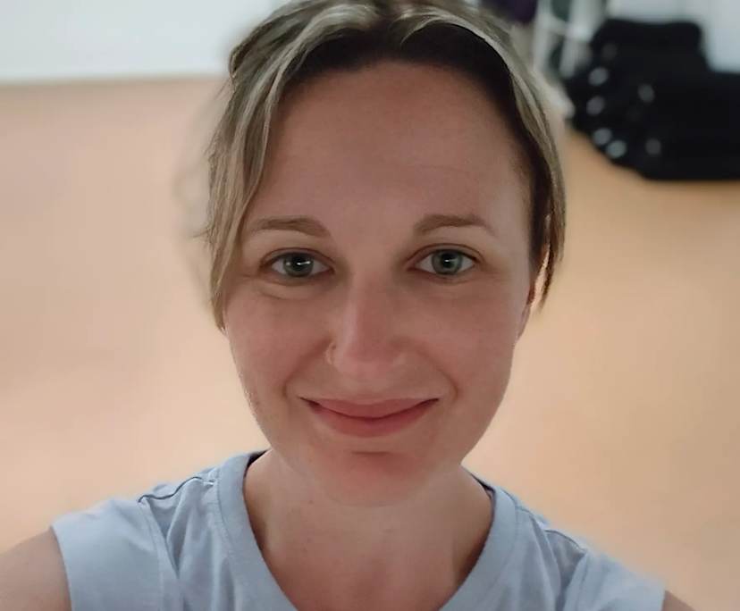 Lisa (38), $250, Have pets, Non-smoker, and No children