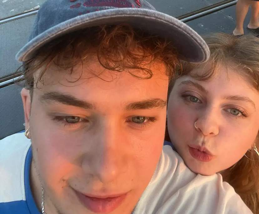 Yael (21) and Clara (21), $500, 