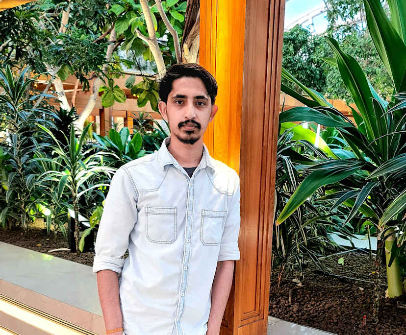 Simon sachin (31), $300, Have pets, Have children, and Smoker