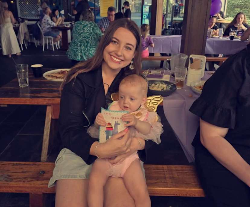 Tara (27), $299, Non-smoker, Have pets, and No children