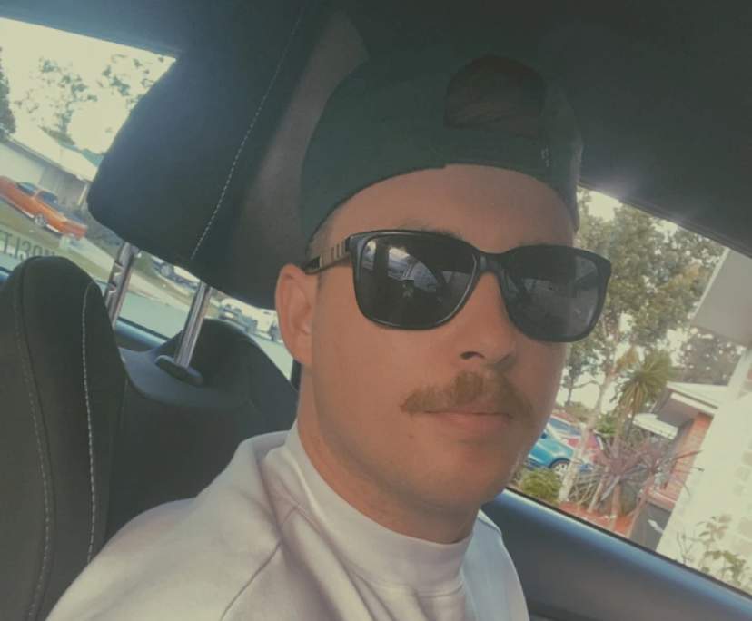 Matthew (28), $400, Non-smoker, Have pets, and No children