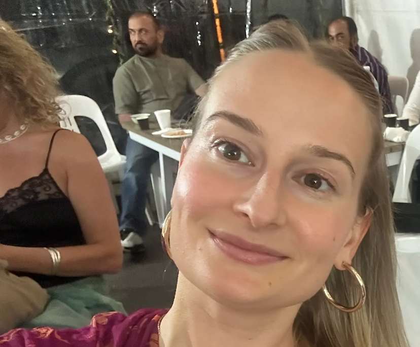 Stella (34), $300, Non-smoker, Have pets, and No children