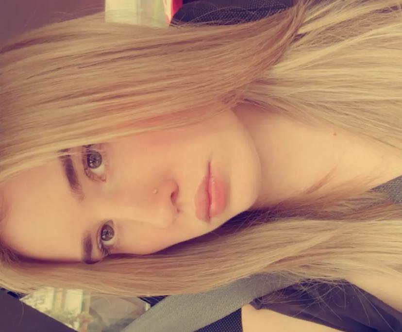 Alyssa (20), $400, Non-smoker, Have pets, and No children