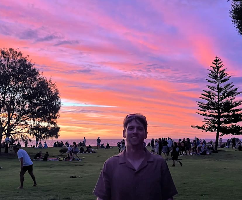 Michael (32), $300, Non-smoker, No pets, and No children