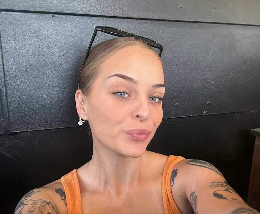 Ally (26), $400, Non-smoker, Have pets, and No children