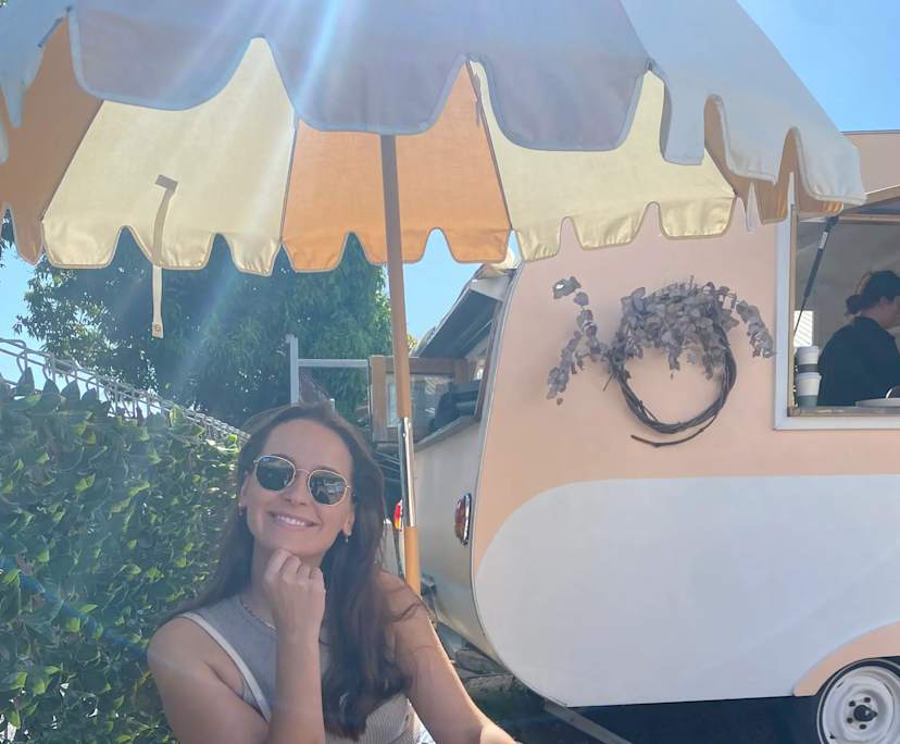 Kaylie (28), $300, Have pets, Non-smoker, and No children