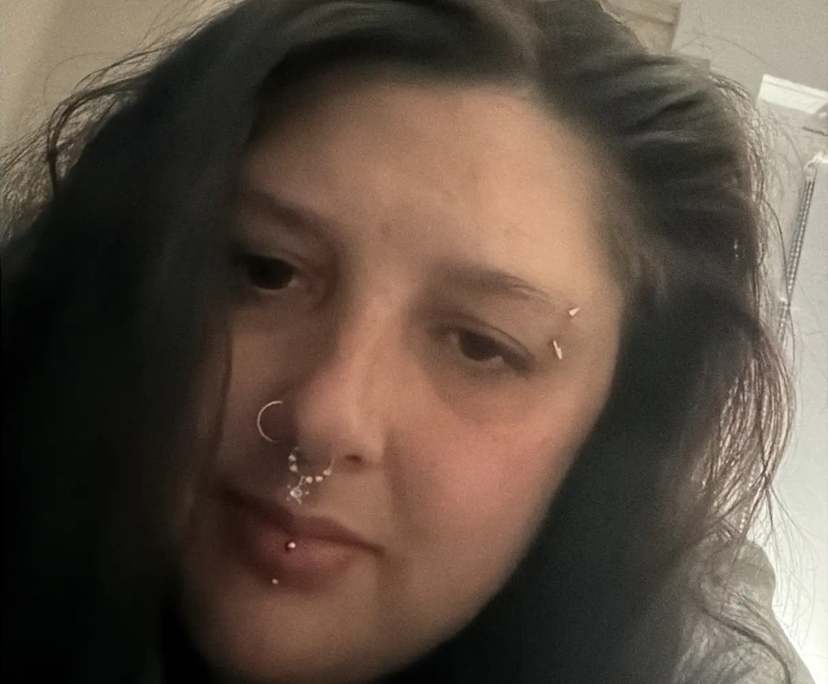 Holly (29), $250, Have pets, Smoker, and No children