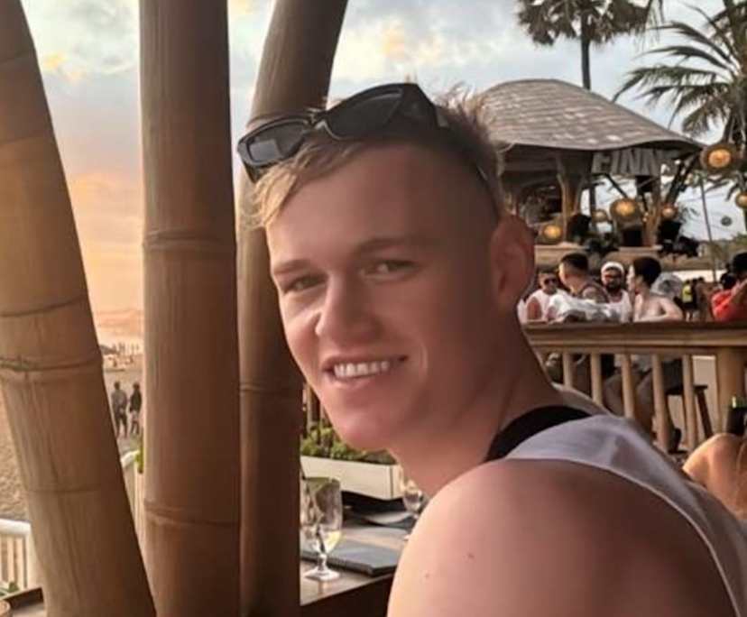 Tom (22), $300, Non-smoker, No pets, and No children