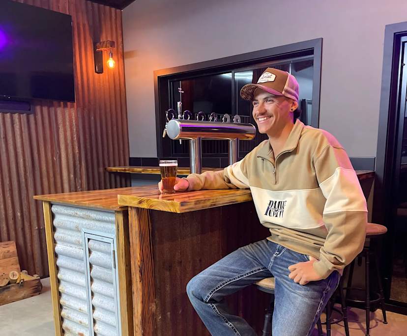 Chris (27), $420, Non-smoker, No pets, and No children