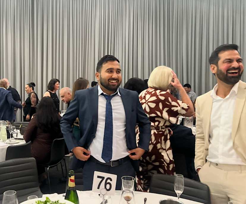 Manjil (30), $260, Non-smoker, Have pets, and No children