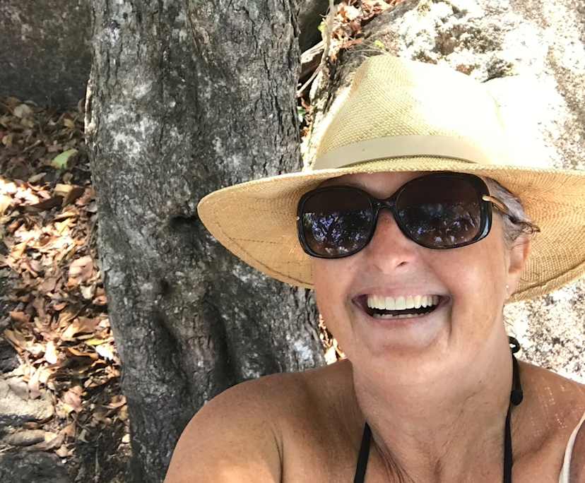 Amber (57), $350, Non-smoker, Have pets, and No children