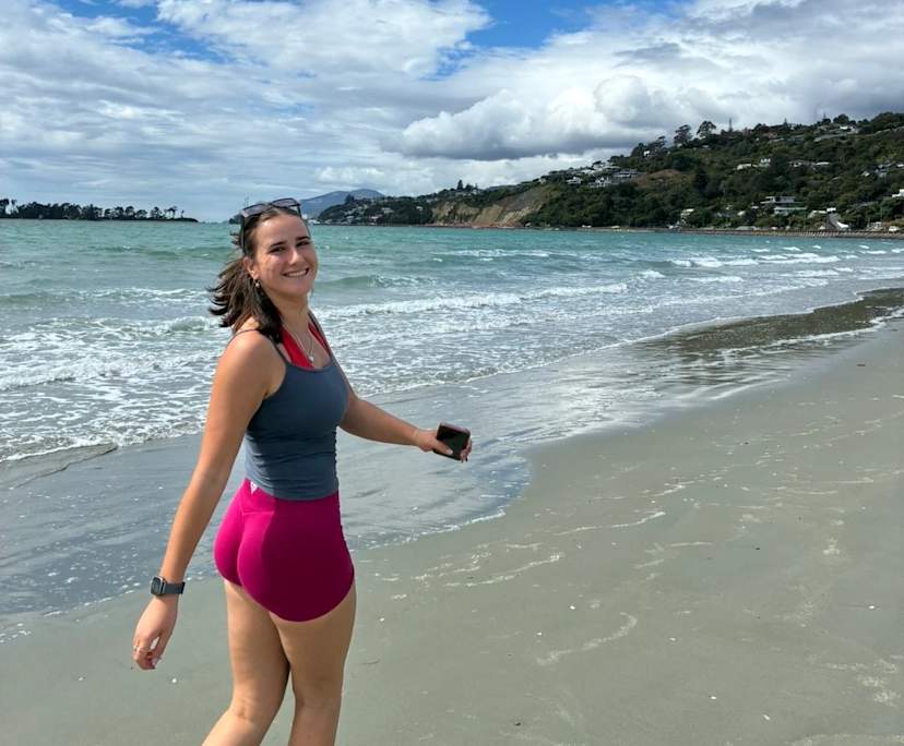 Lexi (20), $350, Non-smoker, No pets, and No children