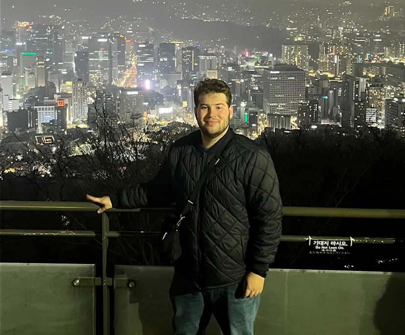 Alex (25), $330, Non-smoker, No pets, and No children