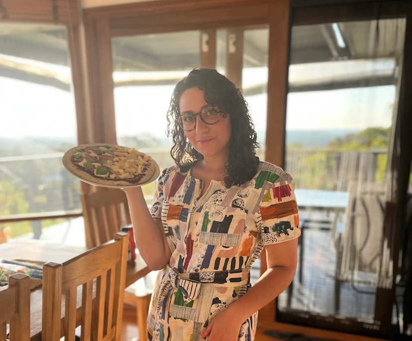 Esi (36), $450, No pets, Non-smoker, and No children