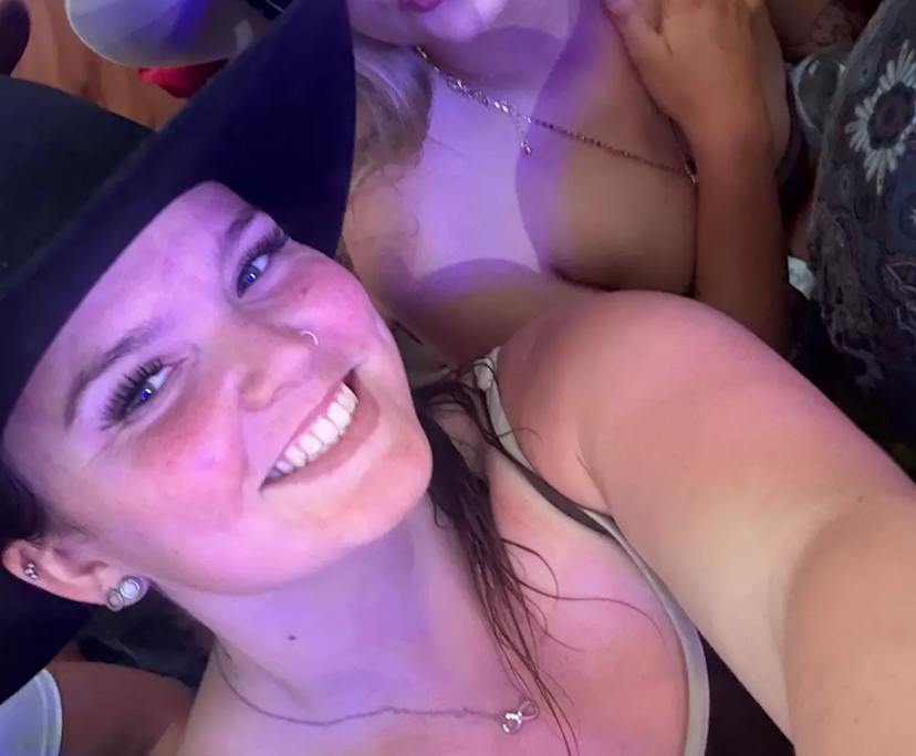 Becky (25), $200, Non-smoker, Have pets, and No children