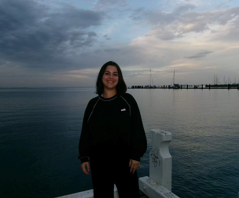 Alizée (26), $440, Non-smoker, Have pets, and No children