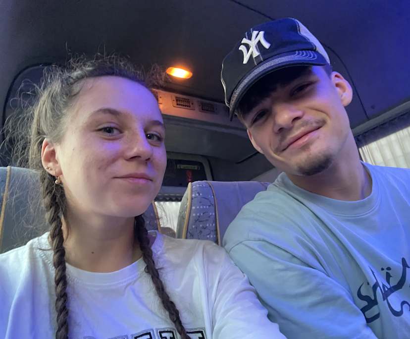 Jonas (21) and Vanessa (19), $450, 