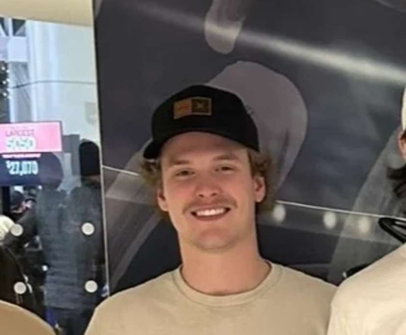 Lucas (23), $400, Non-smoker, No pets, and No children