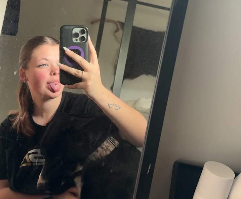 Venessa (20), $350, Smoker, Have pets, and No children