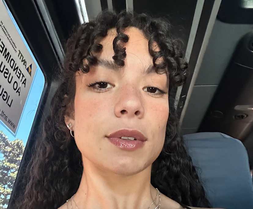 Désirée Torres (25), $350, Have children, Smoker, Non-smoker, Have pets, and No children