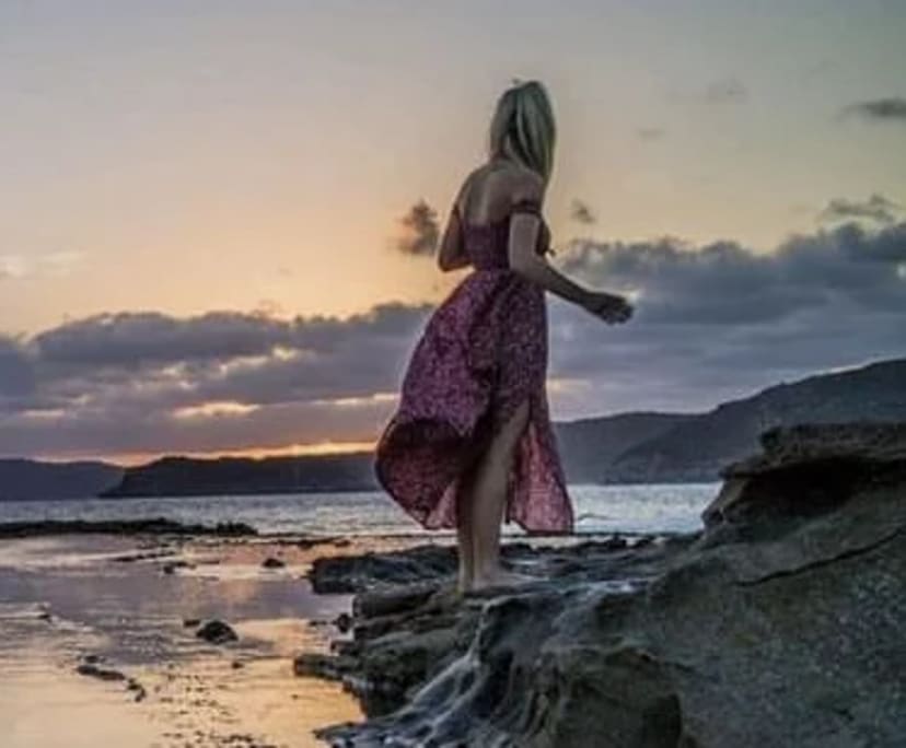 Rhiannon (32), $450, Non-smoker, No pets, and No children