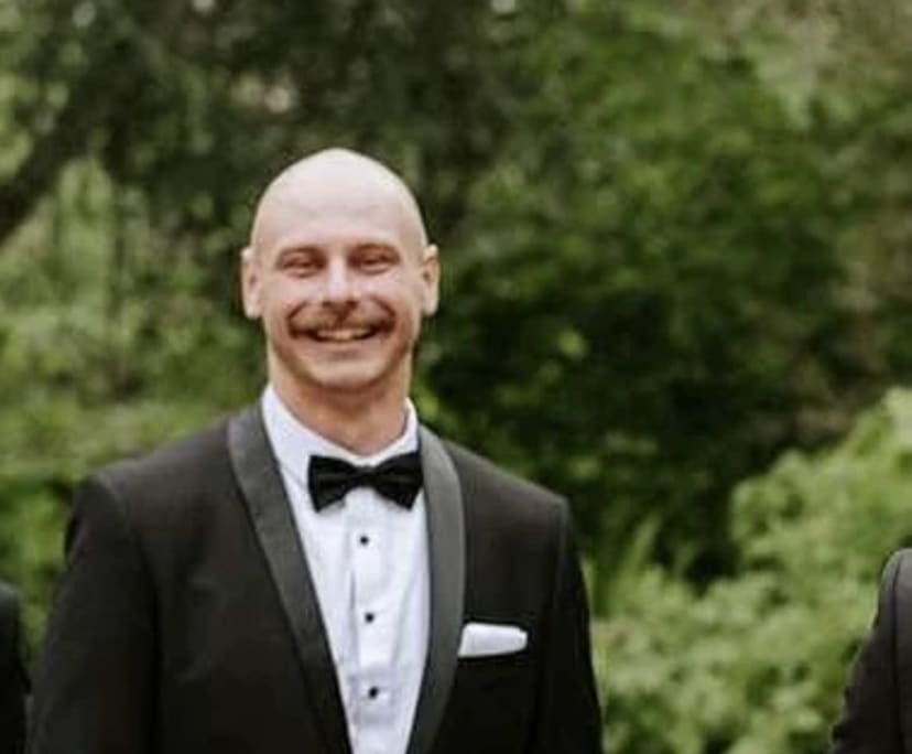 Mark (31), $650, Non-smoker, Have children, and No pets