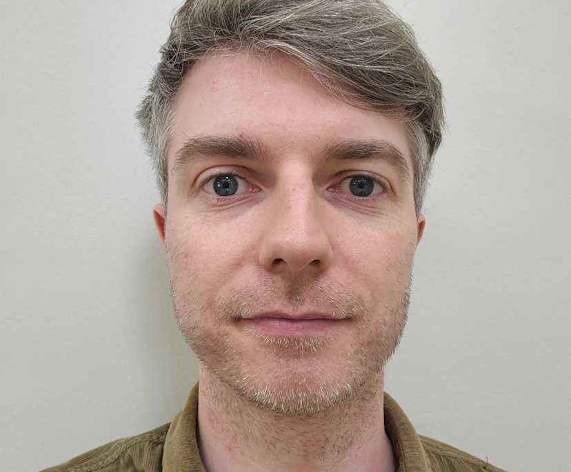 Andrew (32), $300, Non-smoker, No pets, and No children