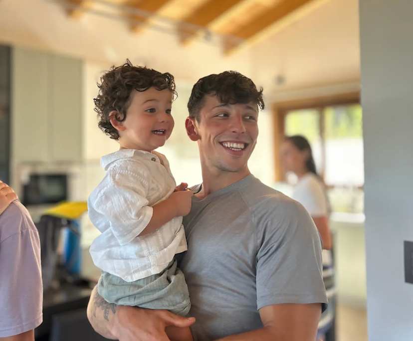 Tomy (26), $300, Non-smoker, Have pets, and No children