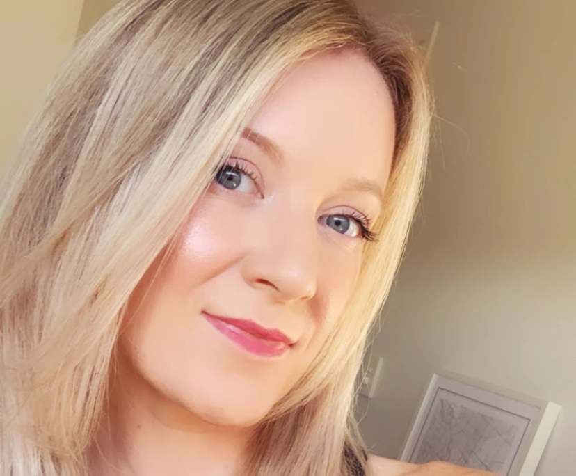 Hayley (38), $360, Non-smoker, No pets, and No children