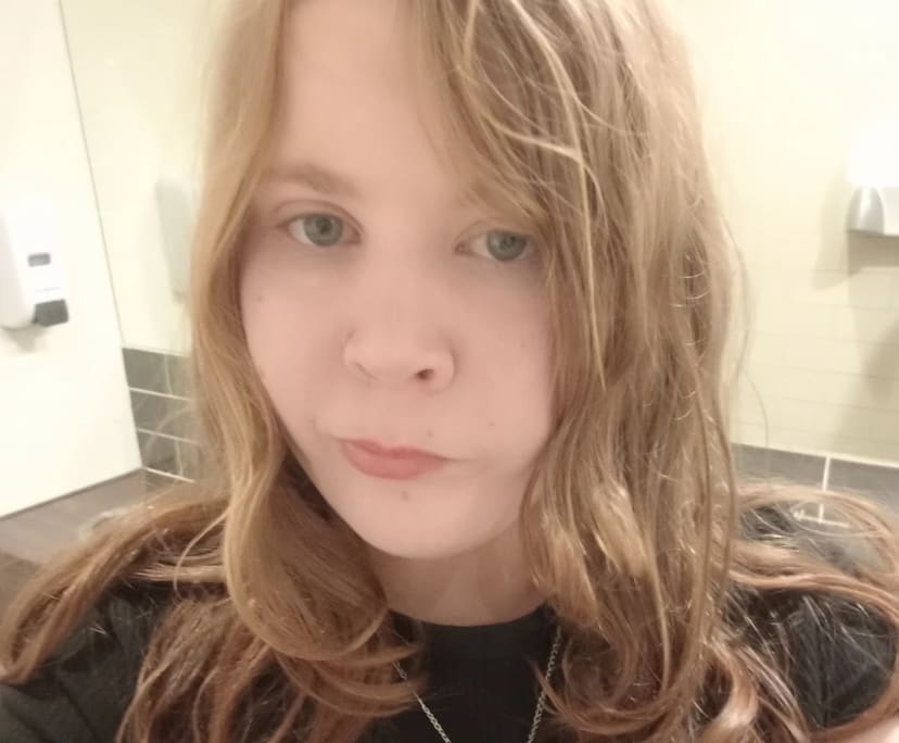 Jess (29), $400, Non-smoker, Have pets, and No children