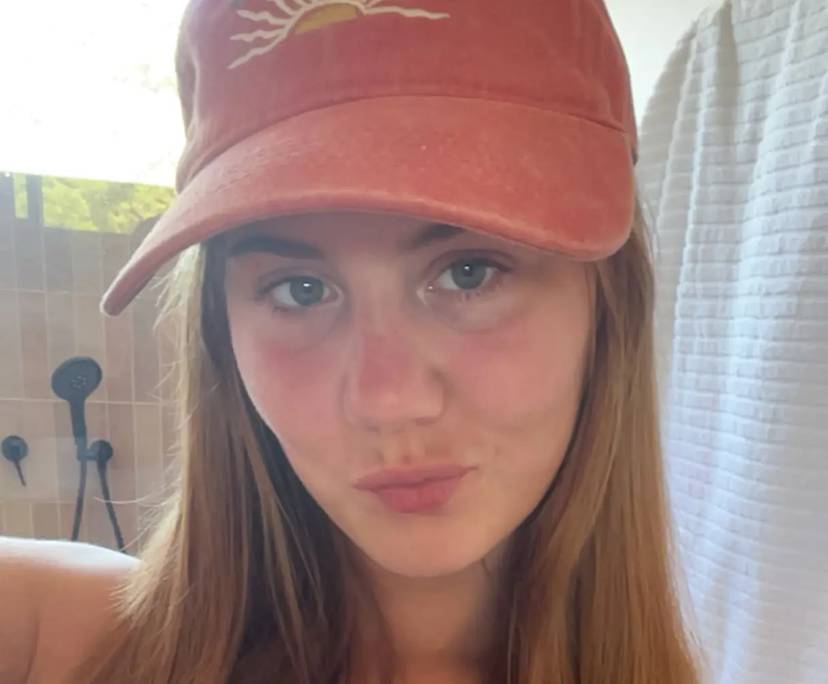 Elsa (19), $310, Non-smoker, No pets, and No children
