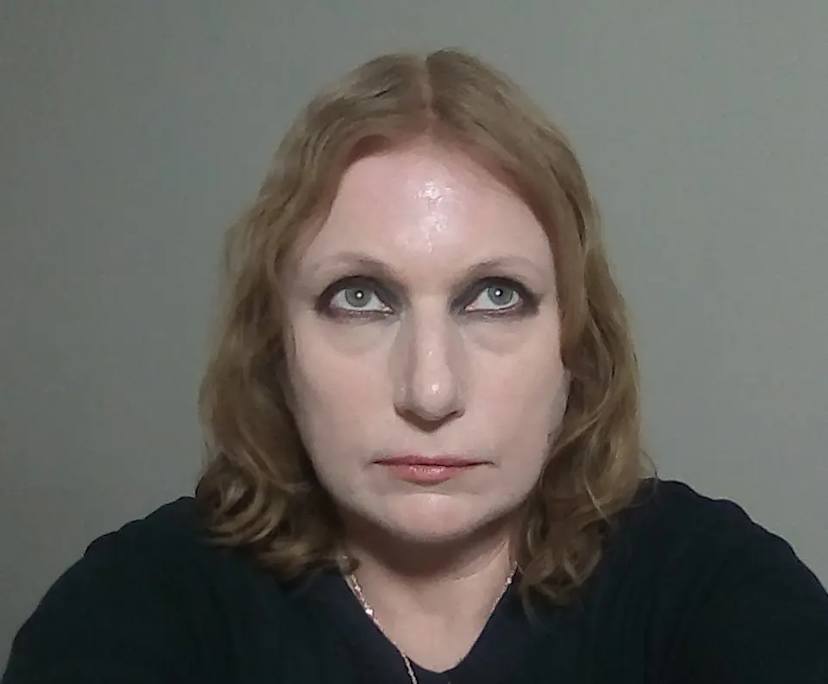 Joanna (56), $800, No pets, Non-smoker, and No children