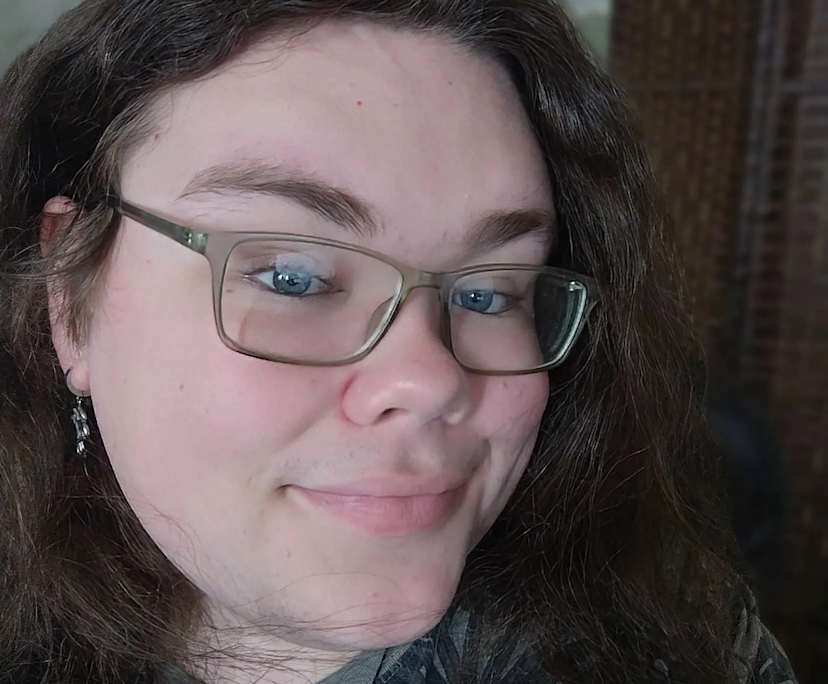 Thea (25), $350, LGBTQIA+, Non-smoker, No pets, and No children