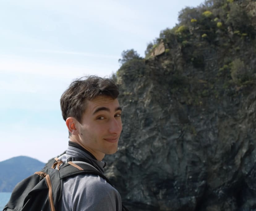 Lucas (23), $320, Non-smoker, No pets, and No children