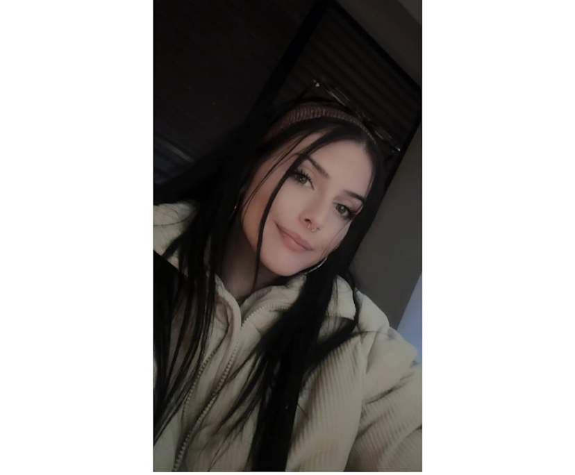 Bronte (21), $200, Have pets, Non-smoker, and No children
