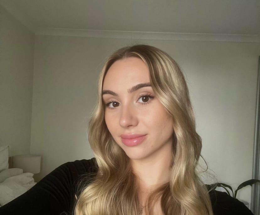 Shae (24), $400, Non-smoker, Have pets, and No children