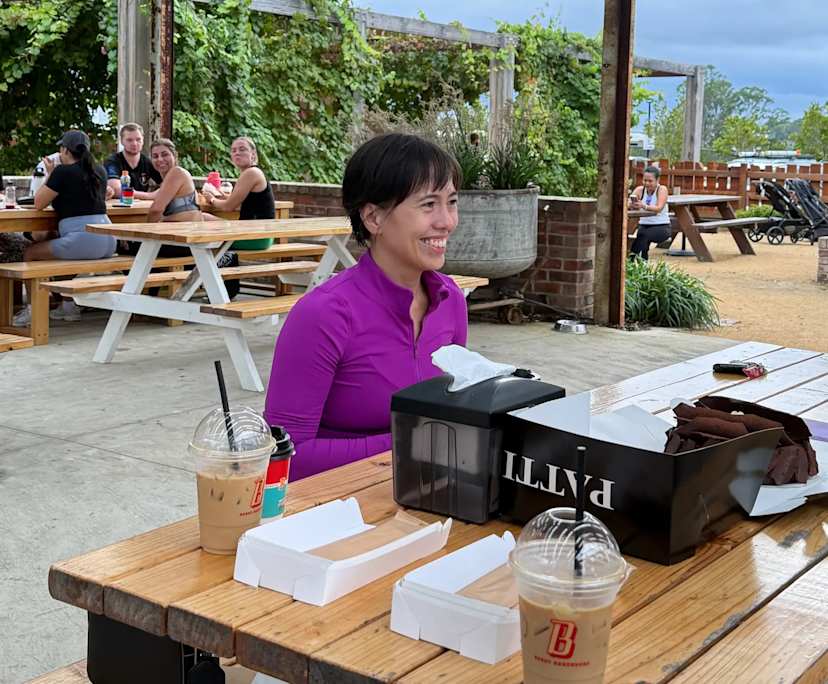 Isabelle (31), $300, Non-smoker, Have pets, and No children