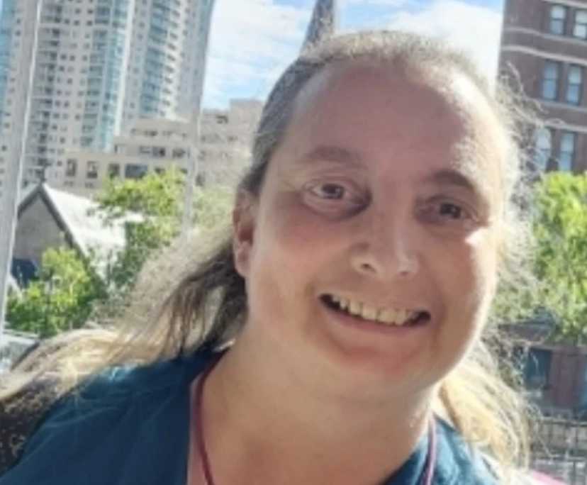 Sonia (57), $350, Non-smoker, Have pets, and No children