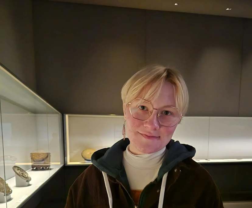 Max (23), $350, LGBTQIA+, Non-smoker, No pets, and No children